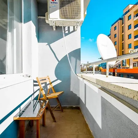 Work-friendly Space Ac Steps From Metro *